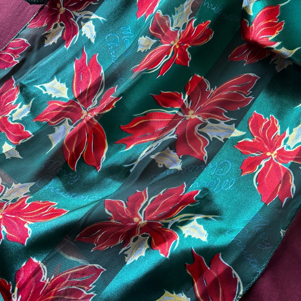 Vintage Green Poinsettia Scarf - Picture 3 of 3